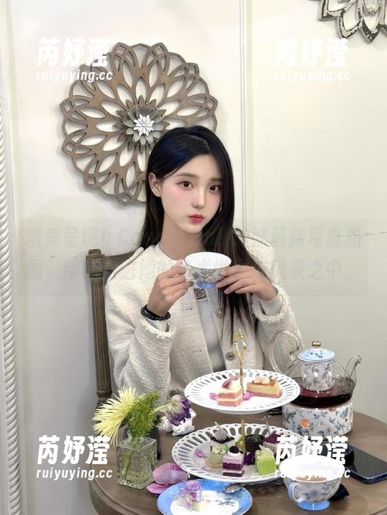 精美呈现！Candy Ball妹妹最新写真原图，带你走进她的艺术世界与风采之中。